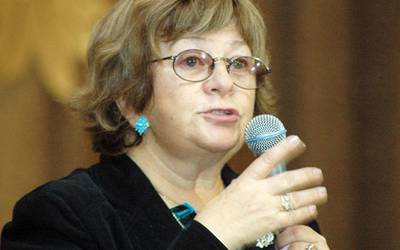 Алла Сурикова: «чувство юмора воспитывает…» Алла Сурикова: «чувство юмора воспитывает…»