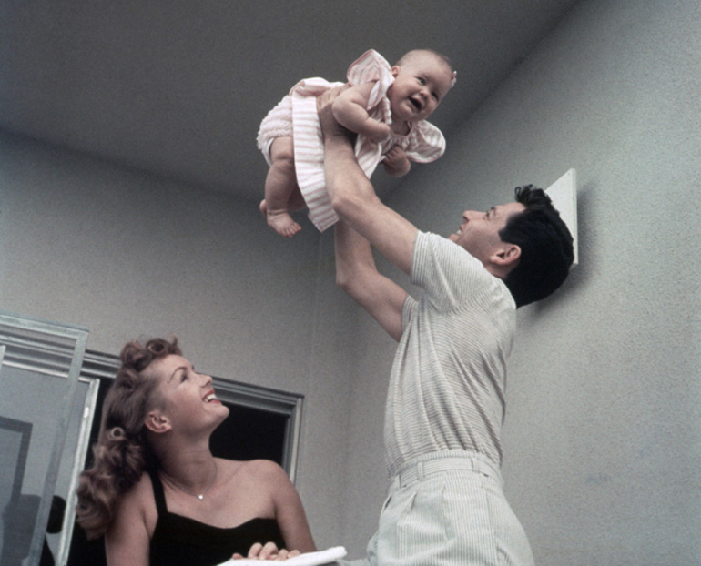 Кэрри Фишер (младенец) с родителями
