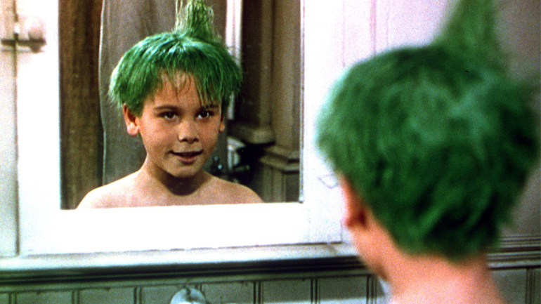Мальчик с зелёными волосами
