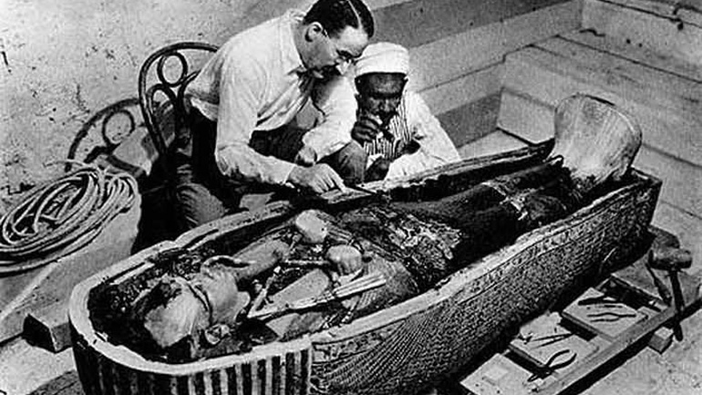 вскрытие саркофага Тутанхамона в 1922 году