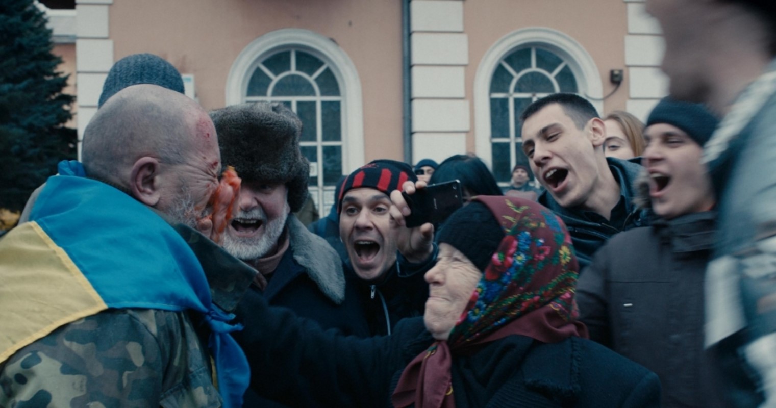 кадр из фильма "Донбасс" 2018